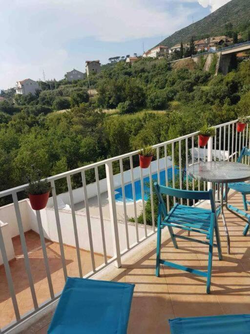 Lovely Split Level Apartment With Sea View, Pool, Free Parking And Wifi Cavtat Eksteriør billede