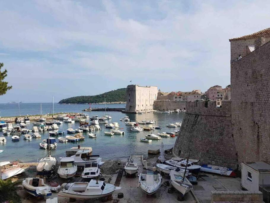 Lovely Split Level Apartment With Sea View, Pool, Free Parking And Wifi Cavtat Eksteriør billede