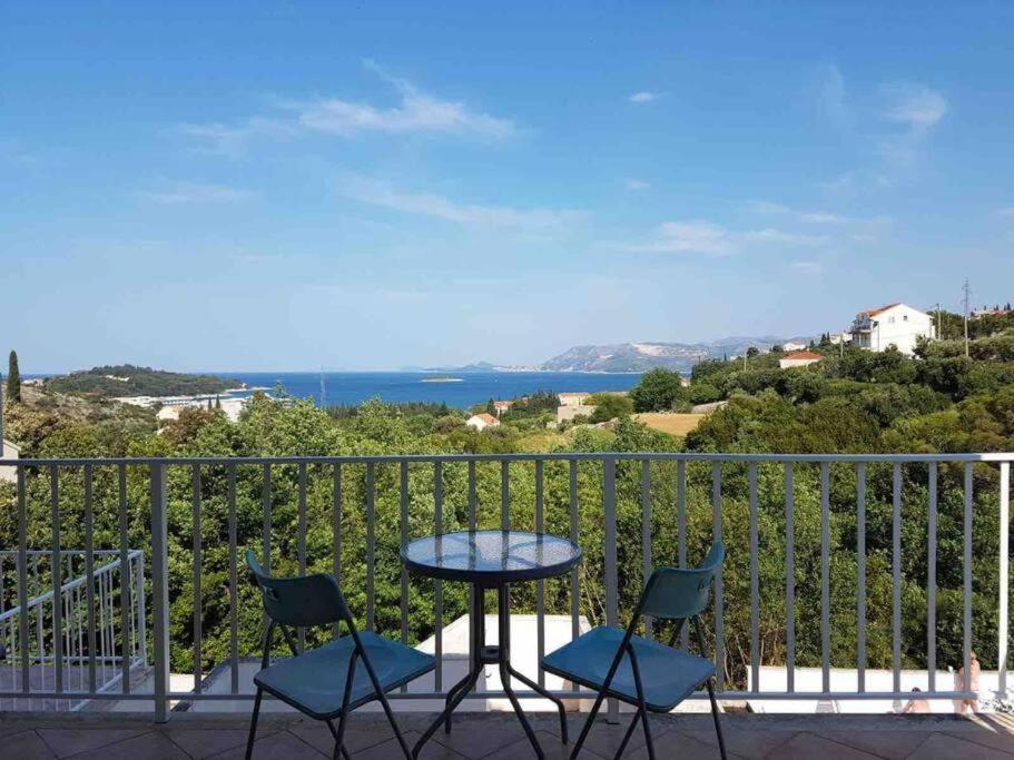 Lovely Split Level Apartment With Sea View, Pool, Free Parking And Wifi Cavtat Eksteriør billede