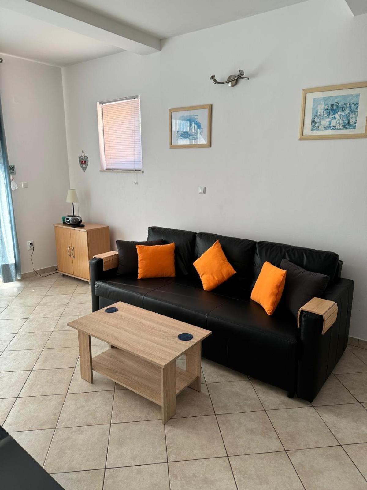 Lovely Split Level Apartment With Sea View, Pool, Free Parking And Wifi Cavtat Eksteriør billede